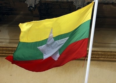 Myanmar quốc kỳ: Hãy cùng chiêm ngưỡng vẻ đẹp của quốc kỳ Myanmar được thiết kế độc đáo và ấn tượng. Đây không chỉ là biểu tượng quốc gia của Myanmar mà còn là niềm tự hào của người dân nơi đây. Hình ảnh này sẽ khiến bạn cảm nhận được sự độc đáo và riêng biệt của đất nước Myanmar.