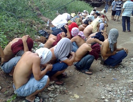 Phá trường gà, bắt giữ 31 đối tượng  - 1