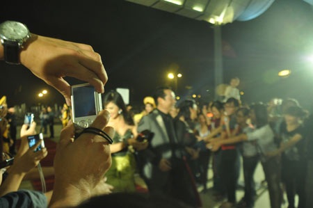 Teen “phát cuồng” với sao nơi thảm đỏ - 4 Teen “phát cuồng” với sao nơi thảm đỏ - 4