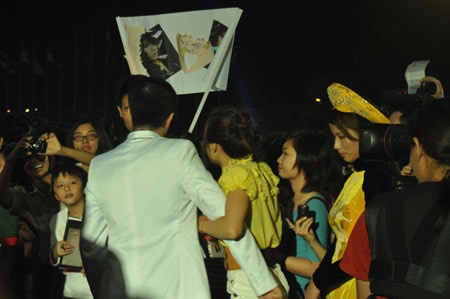 Teen “phát cuồng” với sao nơi thảm đỏ - 12 Teen “phát cuồng” với sao nơi thảm đỏ - 12