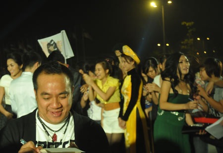 Teen “phát cuồng” với sao nơi thảm đỏ - 10 Teen “phát cuồng” với sao nơi thảm đỏ - 10