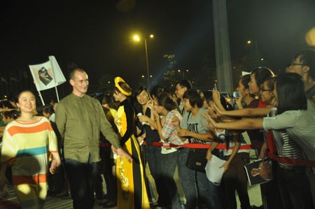 Teen “phát cuồng” với sao nơi thảm đỏ - 5 Teen “phát cuồng” với sao nơi thảm đỏ - 5