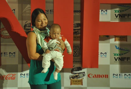 Teen “phát cuồng” với sao nơi thảm đỏ - 15 Teen “phát cuồng” với sao nơi thảm đỏ - 15