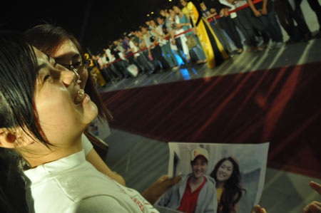 Teen “phát cuồng” với sao nơi thảm đỏ - 1 Teen “phát cuồng” với sao nơi thảm đỏ - 1