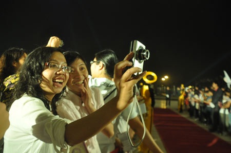 Teen “phát cuồng” với sao nơi thảm đỏ - 2 Teen “phát cuồng” với sao nơi thảm đỏ - 2