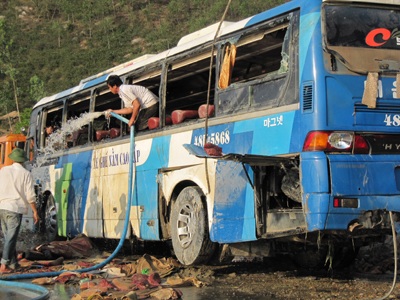 Khởi tố vụ án, bắt tạm giam lái xe khách bị lũ cuốn trôi - 2