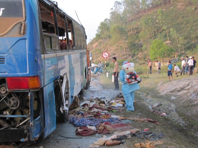 Khởi tố vụ án, bắt tạm giam lái xe khách bị lũ cuốn trôi - 3