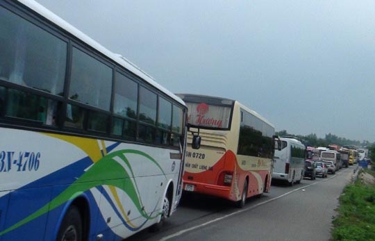  Lũ quét bất ngờ, gần 100 ngôi nhà bị sập ở Bình Thuận - 1