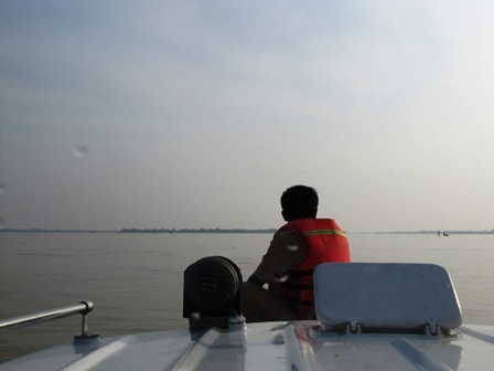 Phát hiện thi thể nghi là nạn nhân vụ xe khách bị cuốn trôi ngoài biển - 1