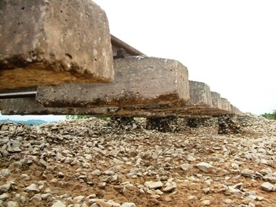 Hà Tĩnh: Đường sắt tan tành sau lũ - 4