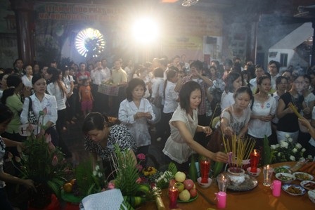 Chùm ảnh lễ cúng 49 ngày bé Nhân Ái  - 2