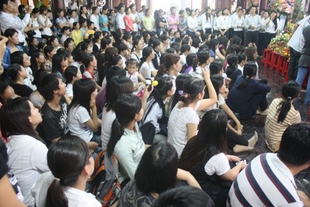 Chùm ảnh lễ cúng 49 ngày bé Nhân Ái  - 11