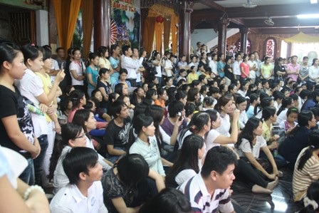 Chùm ảnh lễ cúng 49 ngày bé Nhân Ái  - 9