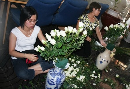 Gấp rút từng giờ lo lễ cho con - 6