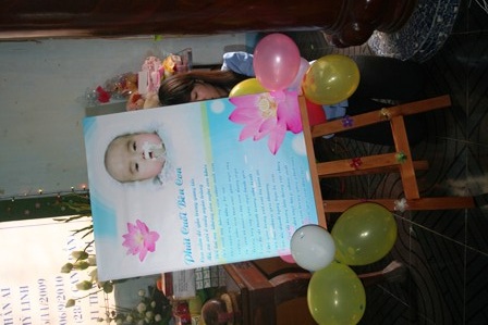 Gấp rút từng giờ lo lễ cho con - 7