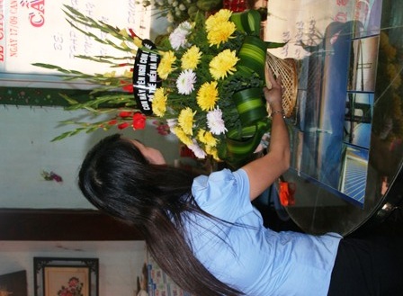 Gấp rút từng giờ lo lễ cho con - 9