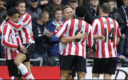PSV bất ngờ “vùi dập” Feyenoord 10-0 - 1 PSV bất ngờ “vùi dập” Feyenoord 10-0 - 1