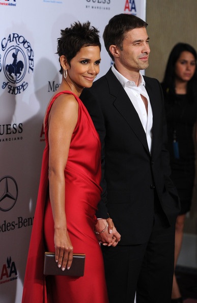 “Sao” tiệc tùng tại khách sạn Beverly Hilton - 1