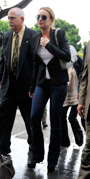 Lindsay Lohan tuyên bố không còn tiền đi cai nghiện - 1