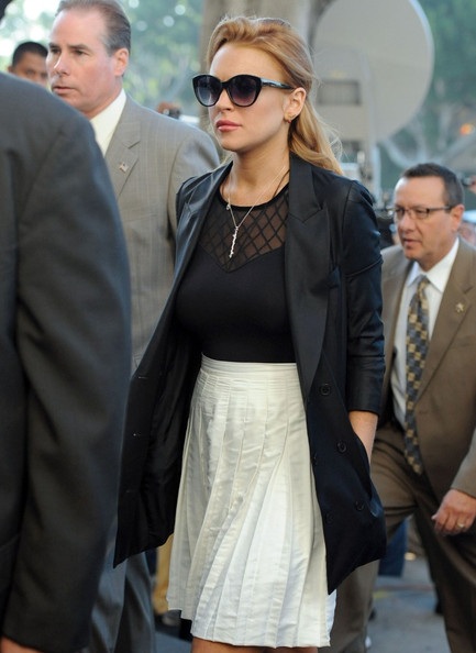 Lindsay Lohan tuyên bố không còn tiền đi cai nghiện - 2