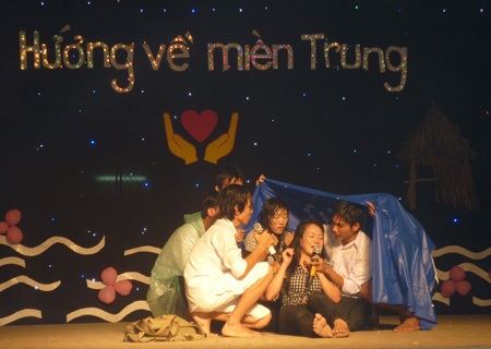 Sinh viên ĐH Cần Thơ hướng về miền Trung - 1