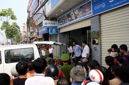 Phát hiện bảo vệ ngân hàng Sacombank chết tại trụ sở - 1 Phát hiện bảo vệ ngân hàng Sacombank chết tại trụ sở - 1