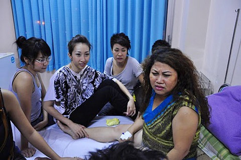 Siu Black sưng vù chân... vẫn cười - 1 Siu Black sưng vù chân... vẫn cười - 1