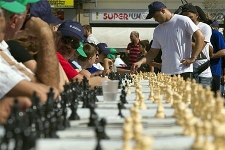 “Choáng” với màn đấu cờ với 523 đối thủ cùng lúc - 10