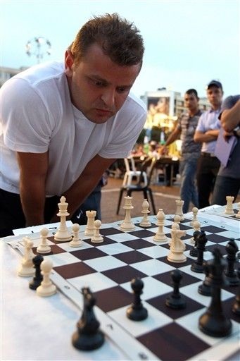 “Choáng” với màn đấu cờ với 523 đối thủ cùng lúc - 9