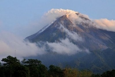 Núi lửa Indonesia phun trào, hàng chục người thiệt mạng - 1 Núi lửa Indonesia phun trào, hàng chục người thiệt mạng - 1