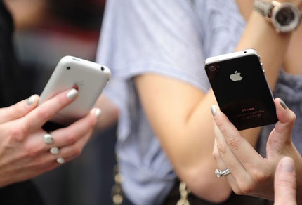 Công nhân lại bị ngộ độc khi lắp ráp màn hình iPhone - 1 Công nhân lại bị ngộ độc khi lắp ráp màn hình iPhone - 1