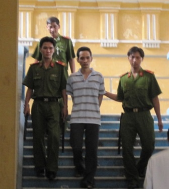 Giết người cướp xe vì thiếu tiền chơi gái - 1