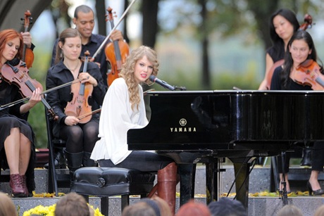 Taylor Swift hát miễn phí cho fans trong công viên - 11 Taylor Swift hát miễn phí cho fans trong công viên - 11
