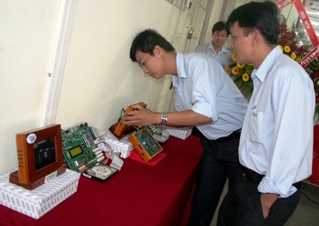 Việt Nam lần đầu tiên chế tạo thành công chip 32bit - 1 Việt Nam lần đầu tiên chế tạo thành công chip 32bit - 1