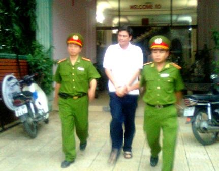 Bắt “nóng” giám đốc công ty tranh thêu - 1 Bắt “nóng” giám đốc công ty tranh thêu - 1
