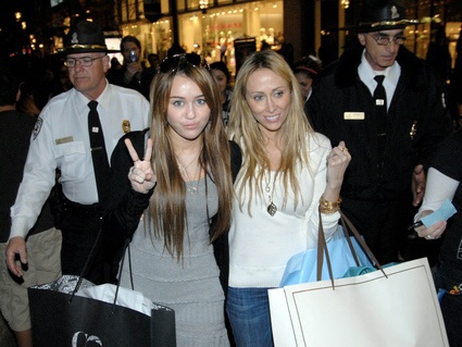 Bố mẹ Miley Cyrus “đường ai nấy đi” - 3 Bố mẹ Miley Cyrus “đường ai nấy đi” - 3