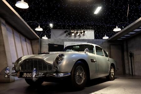 Aston Martin của James Bond chốt giá 4,1 triệu USD - 5 Aston Martin của James Bond chốt giá 4,1 triệu USD - 5