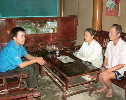 Gặp chàng trai cứu hàng chục người trong lũ dữ - 1 Gặp chàng trai cứu hàng chục người trong lũ dữ - 1