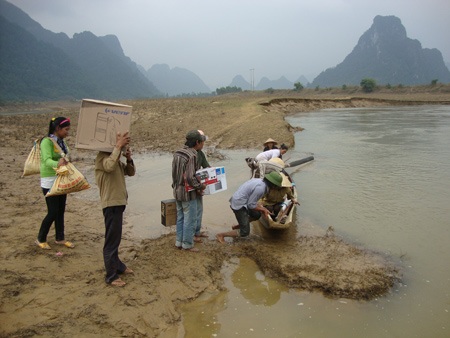 Học trò Tân Hóa trở lại trường trong sự hỗ trợ của cộng đồng - 7 Học trò Tân Hóa trở lại trường trong sự hỗ trợ của cộng đồng - 7