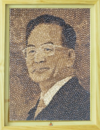 20 bức tranh chân dung các nguyên thủ được làm từ cà phê - 2 20 bức tranh chân dung các nguyên thủ được làm từ cà phê - 2