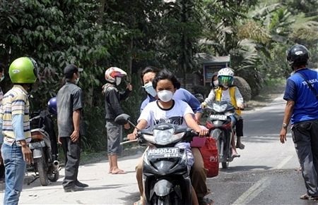 Cận cảnh sóng thần, núi lửa tàn phá Indonesia - 15