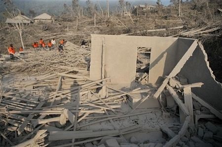 Cận cảnh sóng thần, núi lửa tàn phá Indonesia - 21