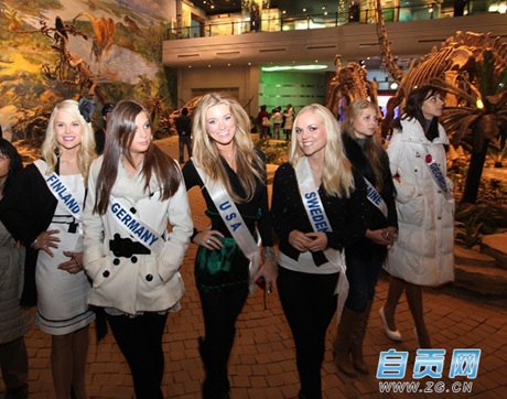 Người đẹp Hoa hậu Quốc tế thăm viện nhi và bảo tàng khủng long - 31