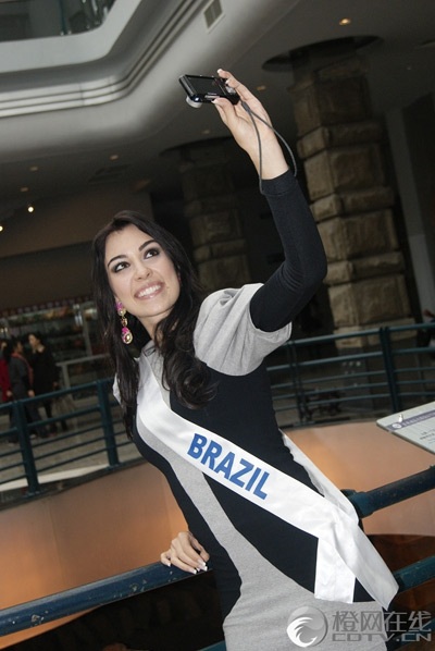 Người đẹp Hoa hậu Quốc tế thăm viện nhi và bảo tàng khủng long - 24