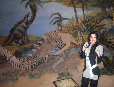 Người đẹp Hoa hậu Quốc tế thăm viện nhi và bảo tàng khủng long - 23