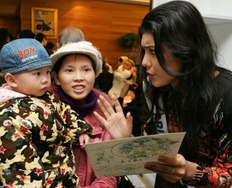 Người đẹp Hoa hậu Quốc tế thăm viện nhi và bảo tàng khủng long - 18