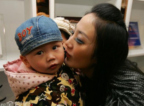 Người đẹp Hoa hậu Quốc tế thăm viện nhi và bảo tàng khủng long - 19