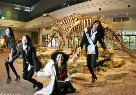 Người đẹp Hoa hậu Quốc tế thăm viện nhi và bảo tàng khủng long - 26