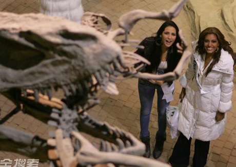 Người đẹp Hoa hậu Quốc tế thăm viện nhi và bảo tàng khủng long - 28