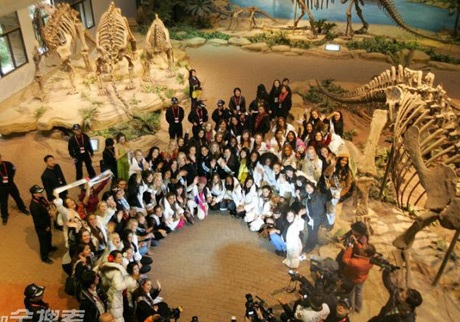 Người đẹp Hoa hậu Quốc tế thăm viện nhi và bảo tàng khủng long - 29